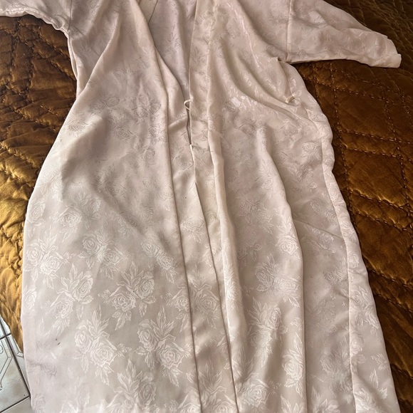 Robes - Picture 5 of 6